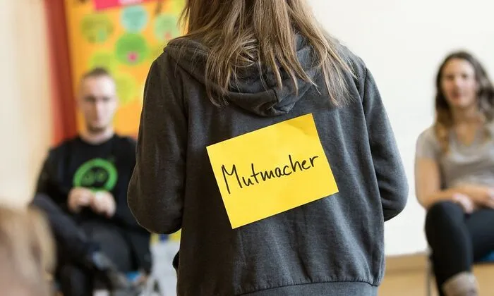 Über psychische Belastungen offen sprechen, sich für Krisen wappnen, sich zu helfen wissen – in der Schulgemeinschaft. Dafür ist das Projekt da!