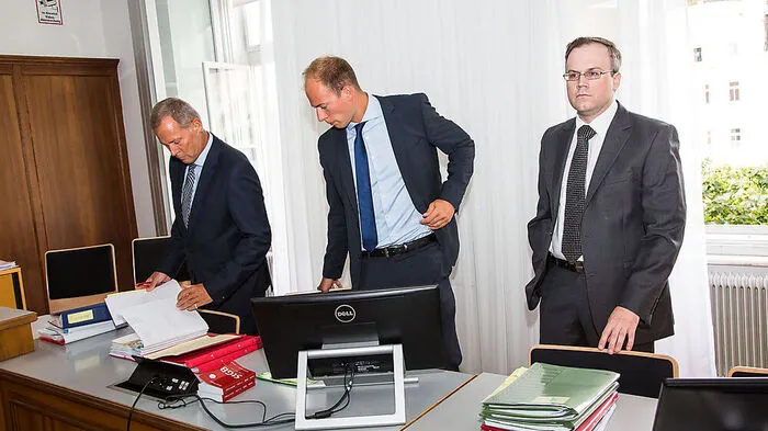 Harald Dobernig (rechts) mit seinen Anwälten