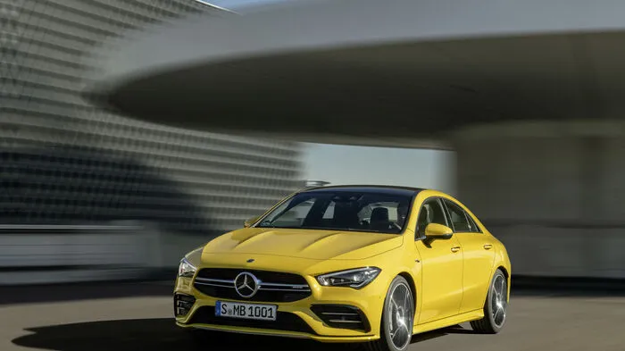 Mit dem ersten CLA hat die Marke mit dem Stern ein neues Segment für sich erschlossen. Und der Mut wurde von Erfolg gekrönt: Die Schlüssel von 750.000 Stück des viertürigen Coupés und des Shooting Brakes gingen über den Ladentisch.