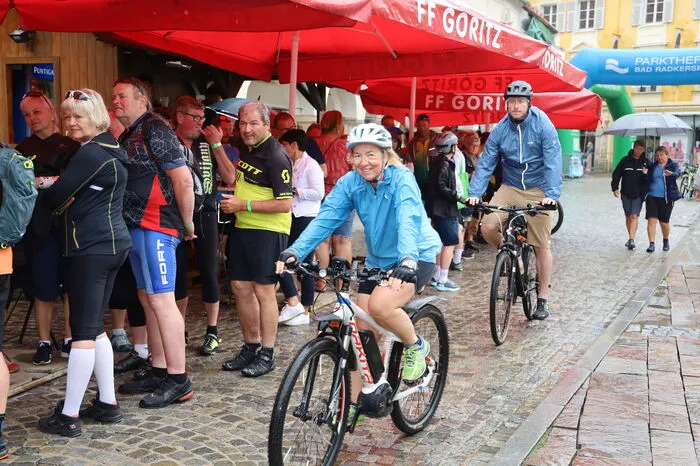 Trotz des Schlechtwetters waren die Radfahrer bestens gelaunt, als sie im Ziel ankamen.