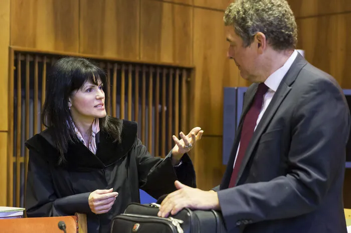 Verteidigerin Liane Hirschbrich (links) und der Sachverständige Jürgen Müller
