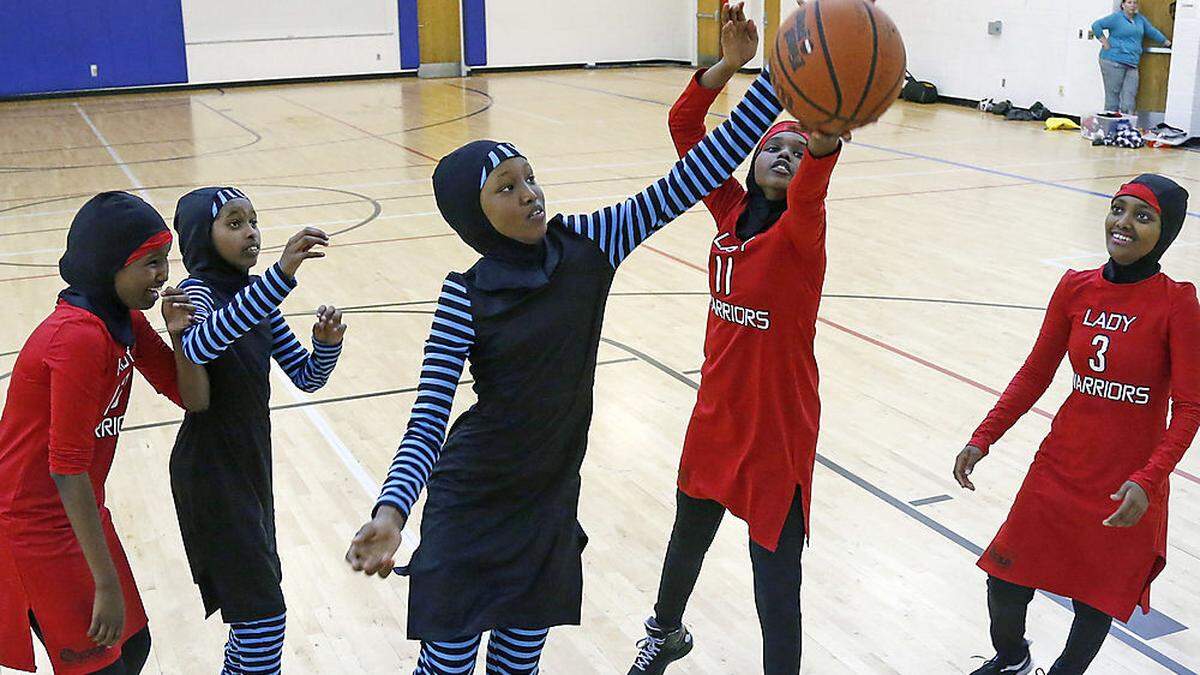 Ab 1. Oktober gestattet der Basketball-Weltverband &quot;religiöse Kopfbedeckungen&quot; 