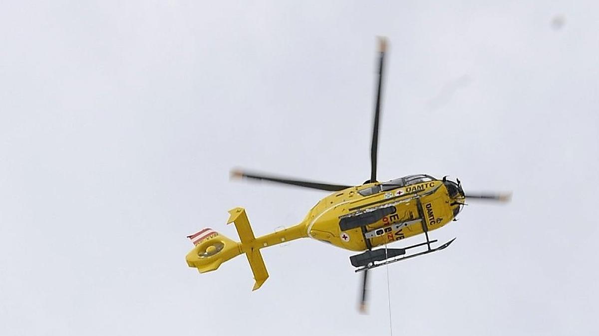 Die Frau wurde mit dem Rettungshubschrauber ins LKH Graz gebracht