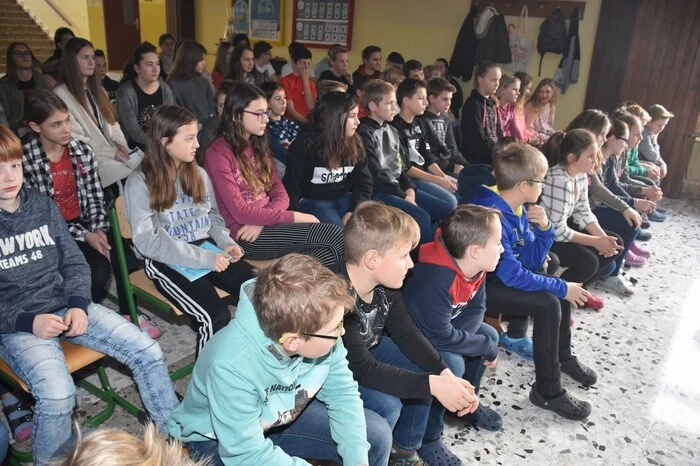 Teils wurde in den Werksstunden und teils zuhause daran gebaut, es entstanden schöne Kunstwerke, die nun zu Weihnachten die Familien erfreuen.
