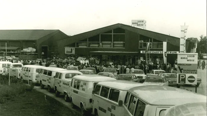 1970: Eröffnung des Lieb-Marktes in Weiz mit Bully-Parade.