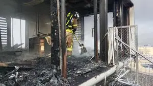 ABD0111_20251126 - GRAZ - ÖSTERREICH: ++ HANDOUT ++ ZU APA0224 VOM 26.11.2025 - Das sogenannte Loftcube, ein weithin sichtbares Appartement mit Rundumsicht am Dach des siebenstöckigen Hotel Daniel am Grazer Hauptbahnhof, ist am Mittwoch, 26. November 2025, in Brand geraten. Nach rund 20 Minuten hatte die Grazer Berufsfeuerwehr das Feuer gelöscht. - FOTO: APA/BF GRAZ - ++ WIR WEISEN AUSDRÜCKLICH DARAUF HIN, DASS EINE VERWENDUNG DES BILDES AUS MEDIEN- UND/ODER URHEBERRECHTLICHEN GRÜNDEN AUSSCHLIESSLICH IM ZUSAMMENHANG MIT DEM ANGEFÜHRTEN ZWECK UND REDAKTIONELL ERFOLGEN DARF - VOLLSTÄNDIGE COPYRIGHTNENNUNG VERPFLICHTEND ++