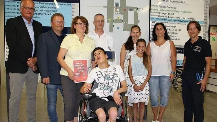 Heinz Luschnik, Gernot Wallner, Michaela Mayer mit Sohn Thomas, Christoph Tinchon, Manuela Maier mit Tochter Julia, Heike Fellner, Mario Leitner (von links)