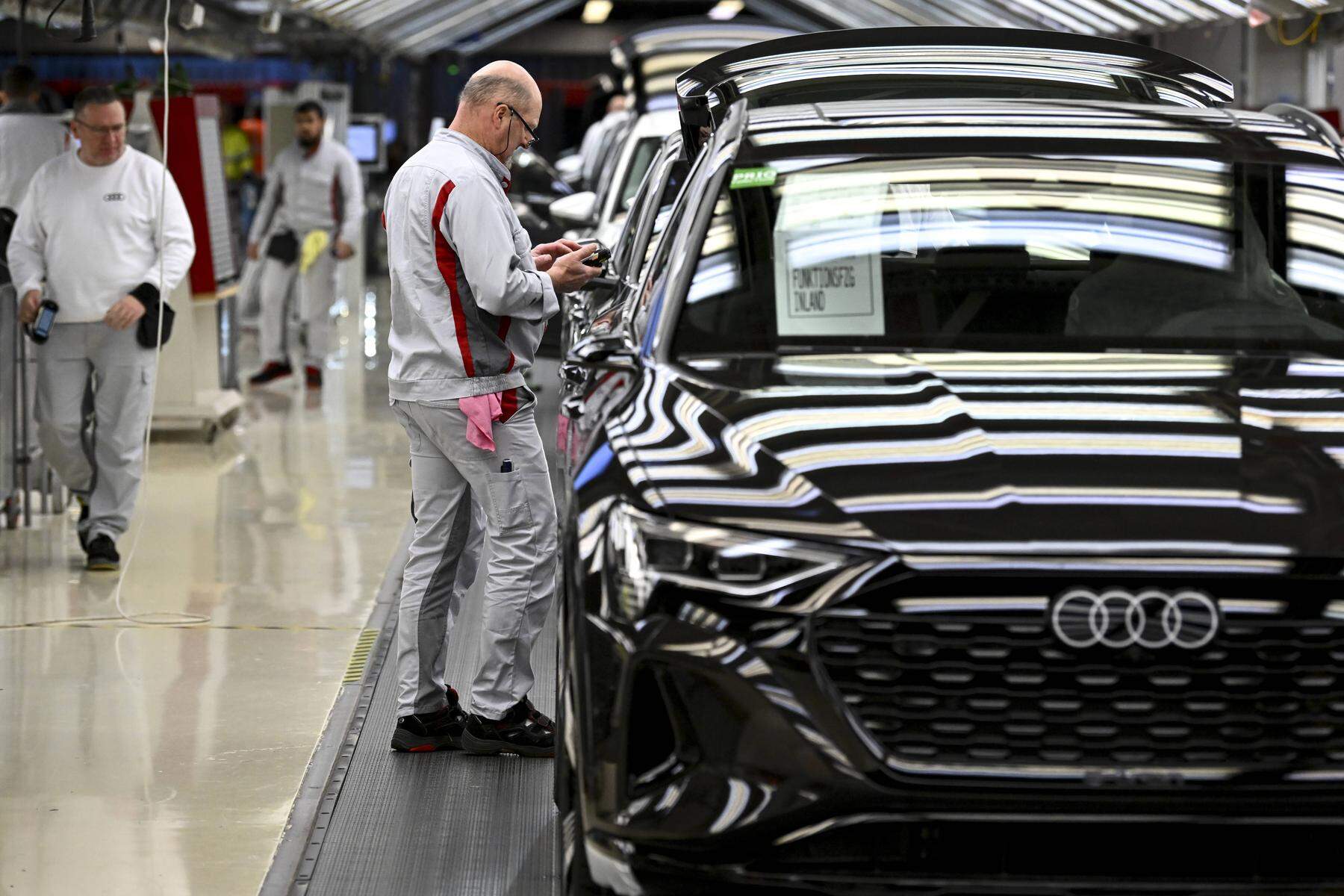 Absatz des Q8 e-tron lahmt : Droht das Aus für 3000 Beschäftigte? Audi stellt Werk in Brüssel auf den Prüfstand