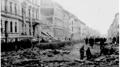 Die Conrad-von-Hötzendorf-Straße wurde von den alliierten Bomben schwer getroffen