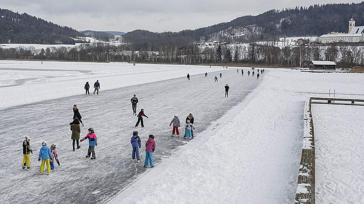 17 Zentimeter dick ist die Eisschicht am Längsee