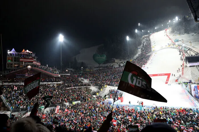 Vor allem bei den österreichischen Athleten mutierte das Zielstadion zum Hexenkessel.