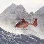 Ein Rettungshubschrauber rückte aus, um den verunfallten Skitourengeher zu bergen (Symbolbild)