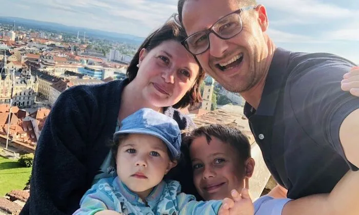 Natalie und Christian Lichtenegger, Felix (8) und Elisa (2)