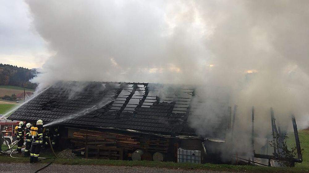 Mehr als 100 Feuerwehrleute bekämpften den Brand in Hengsberg
