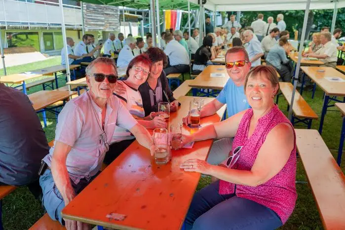 Unter die Gäste gesellten sich auch Landesrätin Beate Prettner, Bürgermeister Günther Albel, Stadtdrat Harald Sobe (alle drei SPÖ), Bezirksfeuerwehrkommandant Patrick Unterrieder, Feuerwehrkommandant der Hauptfeuerwache Villach Harald Geissler, und ÖVP Gemeinderat Christian Struger
