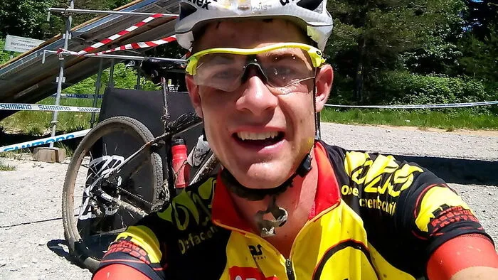 Radprofi Christoph Hochmüller aus Griffen bei den Vorbereitungen für die Mountainbike-Marathon-Weltmeisterschaft in Frankreich. Heute geht es los