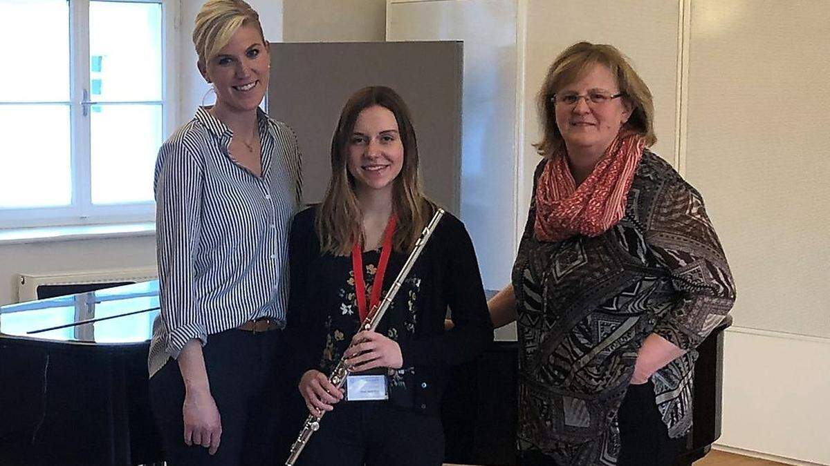 Musikschule Oberes Lavanttal: Cindy Pachler (Korrepetition), Sarah Steinkellner und Lehrerin Renate Formayer