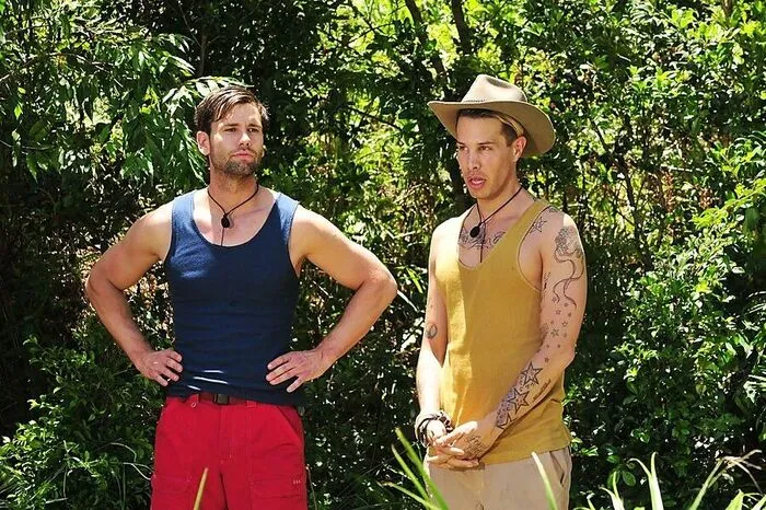 In Florian Wess Gesicht (rechts) wirkt zwar nichts mehr naturgegeben, aber sein Wesen ist bislang sympathisch. Der "Botox-Boy" zeigt sich hilfsbereit und einsatzfreudig.