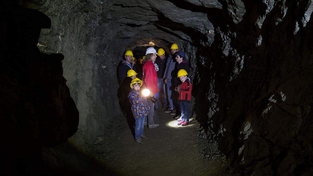 Über die Ferienzeit finden täglich Führungen durch das Schaubergwerk Arzberg statt