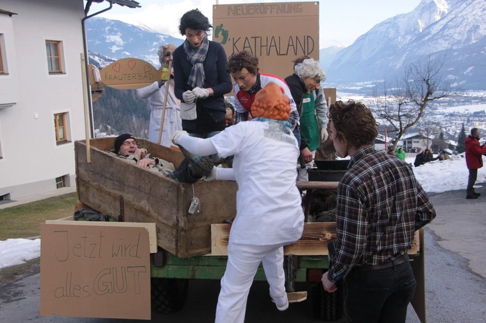 Die aufwändig gestalteten Wägen zeigten unter anderem den „Geisterbus (Regiobus)“, „Olympische Winterspiele in Thurn 2026 – Einmarsch der Nationen“, „T(h)urnerinnen Breitband Offensive“, „Die Kochprofis – Einsatz in Thurn – Wir sorgen für eine neue Küche in der Zentrale“, „die Volksabstimmung: Frauenfußball WM in Thurn 2019?“, den Salzbaron und noch einige mehr.