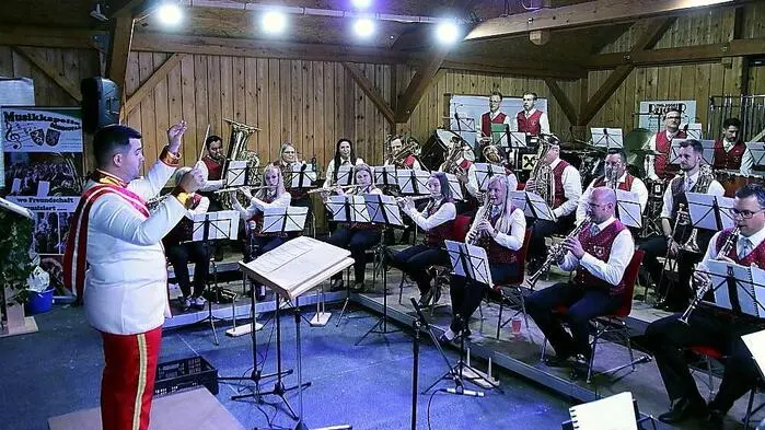 Blasmusik vom Feinsten boten die Musikerinnen und Musiker der Musikkapelle Södingtal am vergangenen Samstag in der ESV-Halle von Södingberg. Obfrau Marlies Jandl sowie Kapellmeister Gernot Mang hatten ein flottes, abwechslungsreiches Programm vorbereitet und ernteten dafür tosenden Applaus.