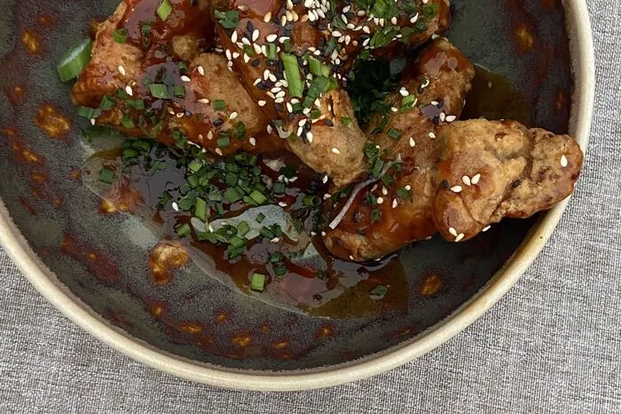 Hauptsächlich geht es freilich um Fleisch, Fleisch, Fleisch. Hier eine kleine Portion von Rostmary’s Crispy Chicken Wings.