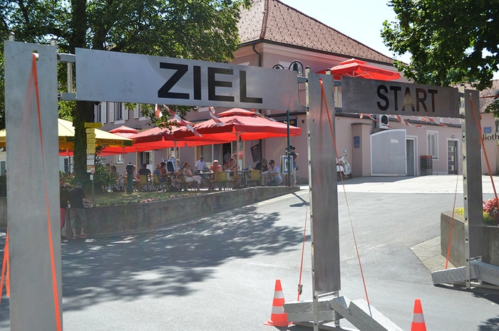 Dazwischen mussten die Fahrer etliche lustige Geschicklichkeitsübungen absolvieren. Zum Abschluss stand noch ein Frühstücksbrunch am Programm.