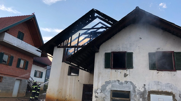 80 Feuerwehrleute der Feuerwehren Fresing-Kitzeck, Großklein, Heimschuh, Kaindorf a. d. S.  und Leibnitz wurden am Donnerstag zu einem Einsatz in Kitzeck alarmiert.