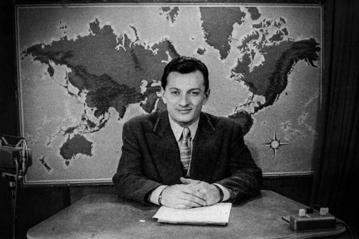 Das „Bild des Tages“ war die erste Nachrichtensendung im heimischen Fernsehen. Abgelöst wurde sie durch die „Zeit im Bild“, die es schon seit 1955 gibt. Herbert Kragora war einer der Nachrichtensprecher.
