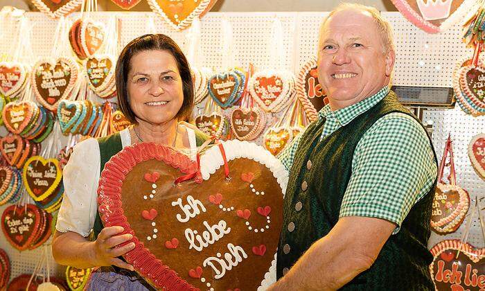 Diese Liebe wiegt zwei Kilogramm. Karin und Vinzenz aus Feldkirchen mit dem größten Herz, das es zu erstehen gab