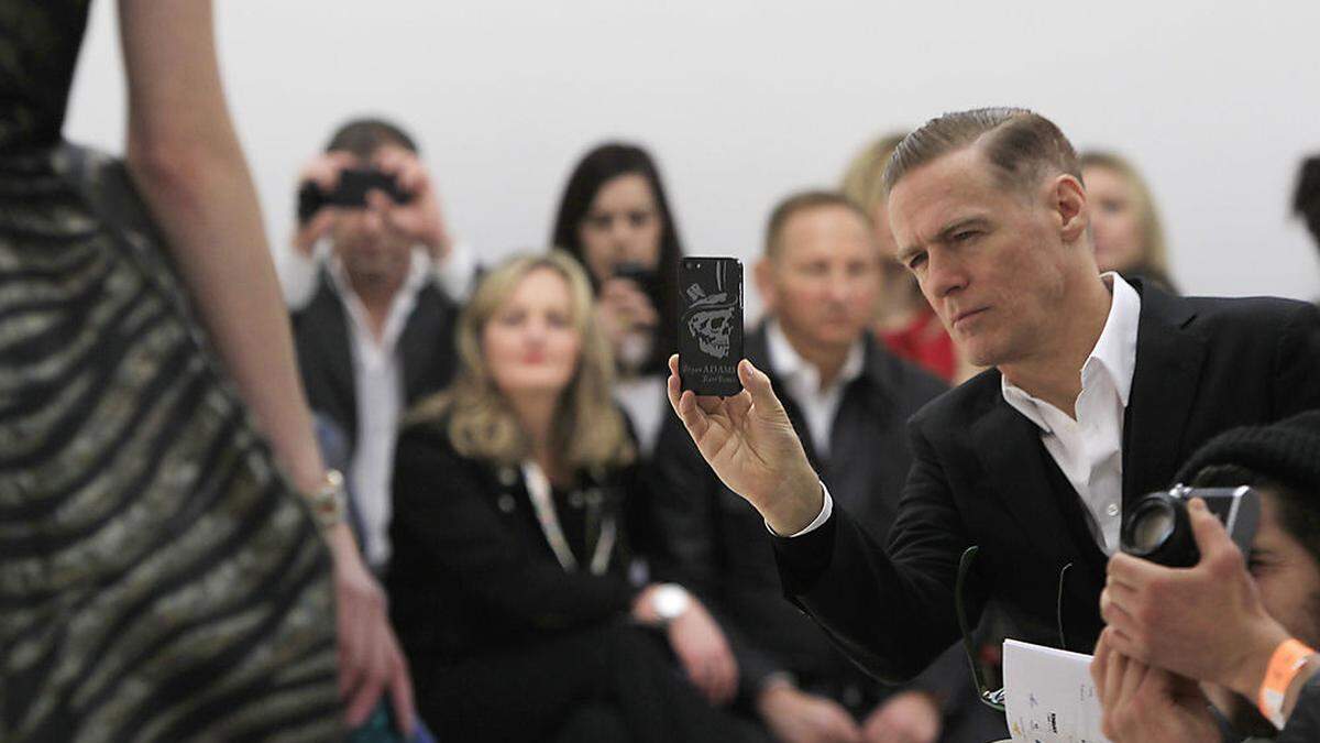 Bryan Adams - Rockmusiker und Fotograf - schon auch mal mit dem Handy