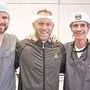 Stefan Koubek (Mitte) mit den behandelnden Ärzten