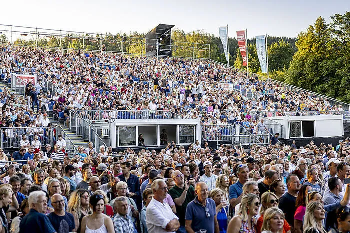 Die Fans waren voll dabei: Es wurde getanzt, mitgesungen und geschunkelt.