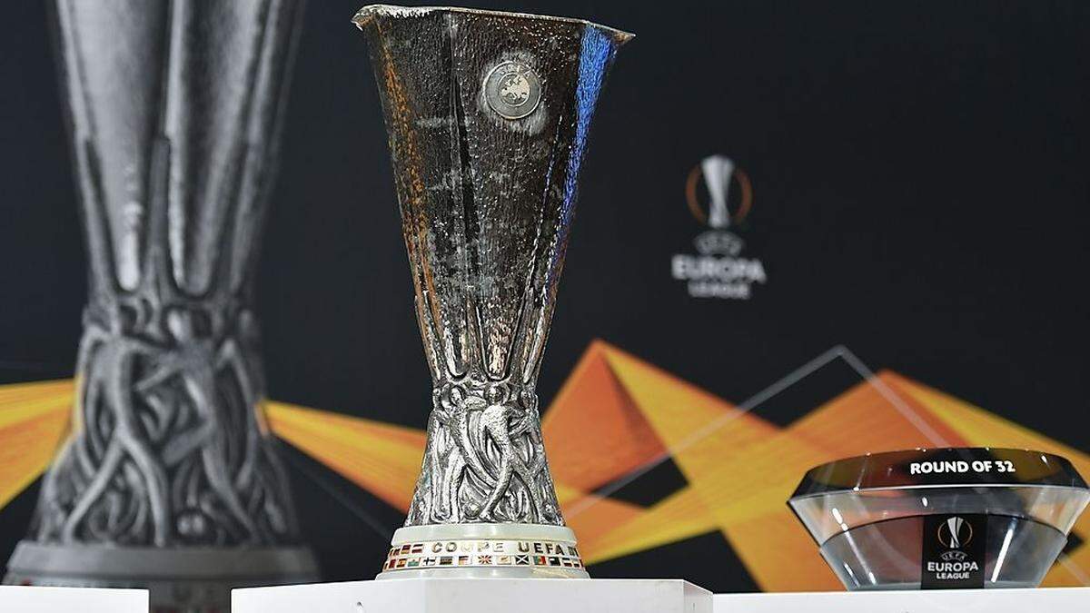 Um diese Trophäe rittern die 32 Teams in der Europa League