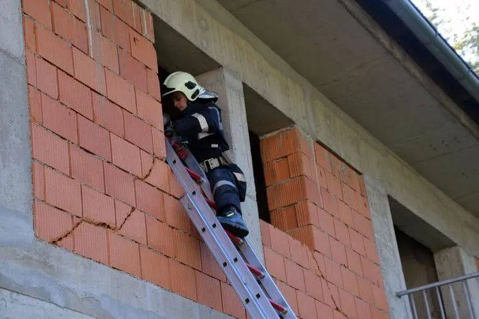 Der richtige Umgang mit Feuerlöschern, Wandhydranten und Strahlrohren stand ebenfalls auf dem Programm.