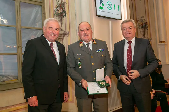 Alois Frühwirth aus St. Georgen an der Stiefing wurde für seinen unermüdlichen Einsatz beim Millitärkommando Steiermark mit dem Großen Ehrenzeichen geehrt.