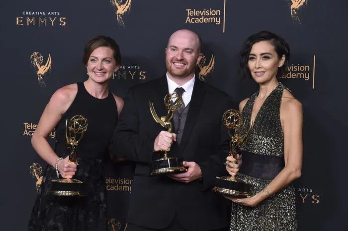 Auch das Netflix-Drama "Stranger Things" steht hoch im Kurs. Es hat im Vorfeld schon einige Preise abgeräumt. Im Bild: Tara Feldstein Bennett, Chase Paris und Carmen Cuba (von links)