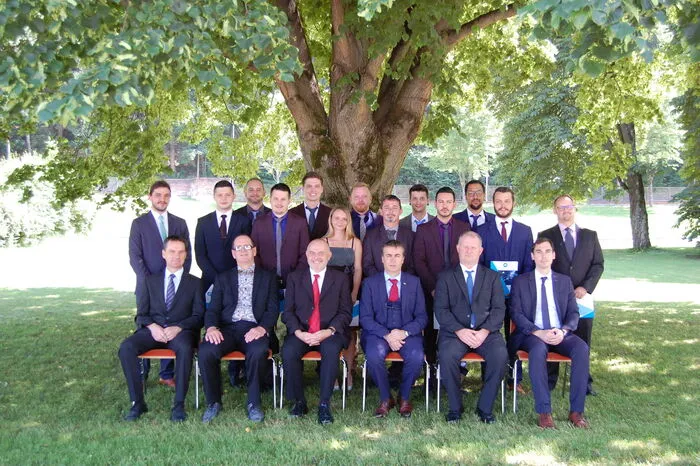 Abendschule Wirtschaftsingenieurwesen: Michael Aschaber, Mario Celam, John-Marco Cusumano, Stefan Grandtner, Marcel Höneckl, Christian Hütter, Michael Korak-Zink, Robert Marschnig, Daniel Portararo, Christian Rinößl, Melanie Menhard, Michael Schweiger und Paul Solcan.
