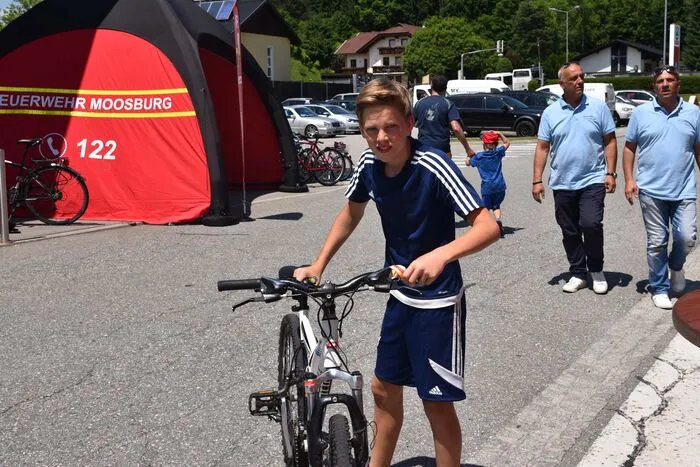 Bitte klicken Sie sich durch die Bilder. . .