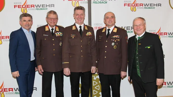 Landtagsabgeordneter Franz Fartek, Johann Kienreich, Johannes Matzhold, Johann Weixler-Suppan und Bürgermeister Josef Ober (v.l.n.r) beim Bereichsfeuerwehrtag.