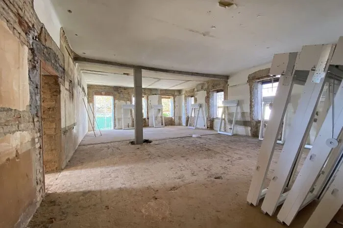 Die frühere Gaststube wird zum Café umgebaut. So sieht es aktuell im Erdgeschoss aus.