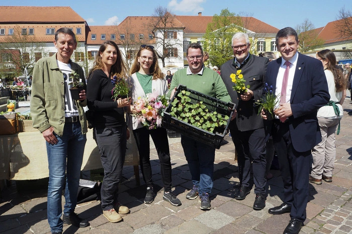 Die Eröffnung nahmen Bürgermeister Franz Jost und Gemeinderatsvorstandsmitglieder gemeinsam vor. 