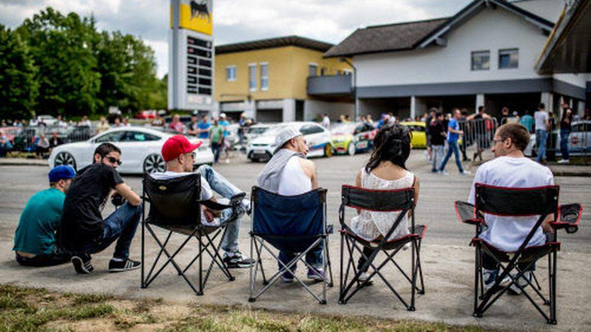 Das Treiben rund um die Mischkulnig-Tankstelle ist Behörden und Anrainern ein Dorn. Die Tankstellenpächter wollten sich dazu nicht äußern