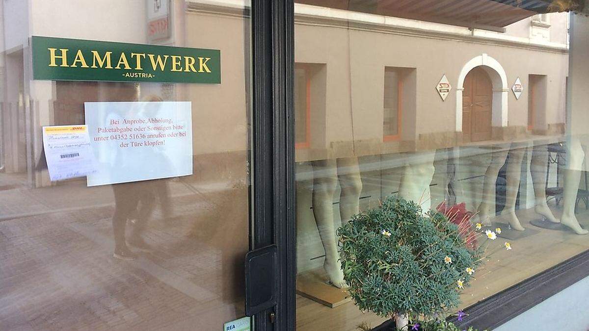 Die Schaufenster sind verklebt, die Türe zu. Was spielt sich hinter den Kulissen des „Hamatwerk“ ab?