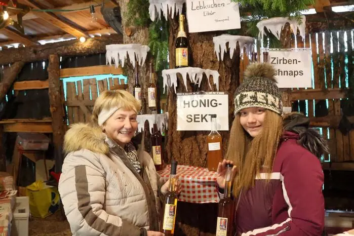 Für jene, die am Wochenende keine Zeit hatten, auf die Petzen zu kommen: Auch am 13. und 20. Dezember öffnet der höchst gelegene Christkindlmarkt Österreichs  nochmals seine Pforten. Klicken Sie sich durch die Fotogalerie! Ein Video gibt es auf Facebook Kleine Zeitung St. Veit/Feldkirchen zu sehen! 