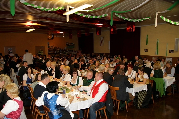 Klicken Sie sich durch die Fotos vom Steirerball in Söding-St. Johann.