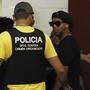 Ronaldinho wurde von örtlichen Beamten abgeführt