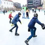 Seit Freitagnachmittag ist die Winterwelt am Karmeliterplatz für das Publikumseislaufen offen