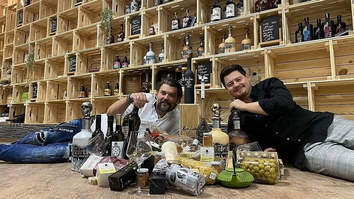 Wolfgang Wiegele (links) und Stefan Buchsbaum in ihrer "Genuss-Boutique"