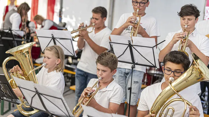 Am Freitag lud Bürgermeister Klaus Glanznig zum "Treffen-sagt-Danke-Fest" in die Marktgemeinde. Nach einem ökumenischen Dankesgottesdienst in der Pfarrkirche wurden die vielen Helferinnen und Helfer in das Festzelt hinter der Volksschule zu Festakt geladen.
